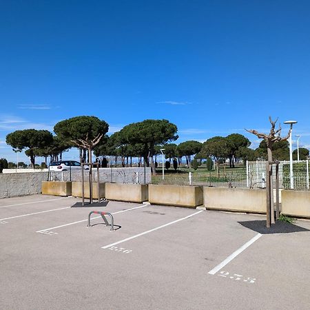 Sol-Y-Days Mathilde: Beachfront Garden Apartment with Parking Le Grau-du-Roi Exterior photo