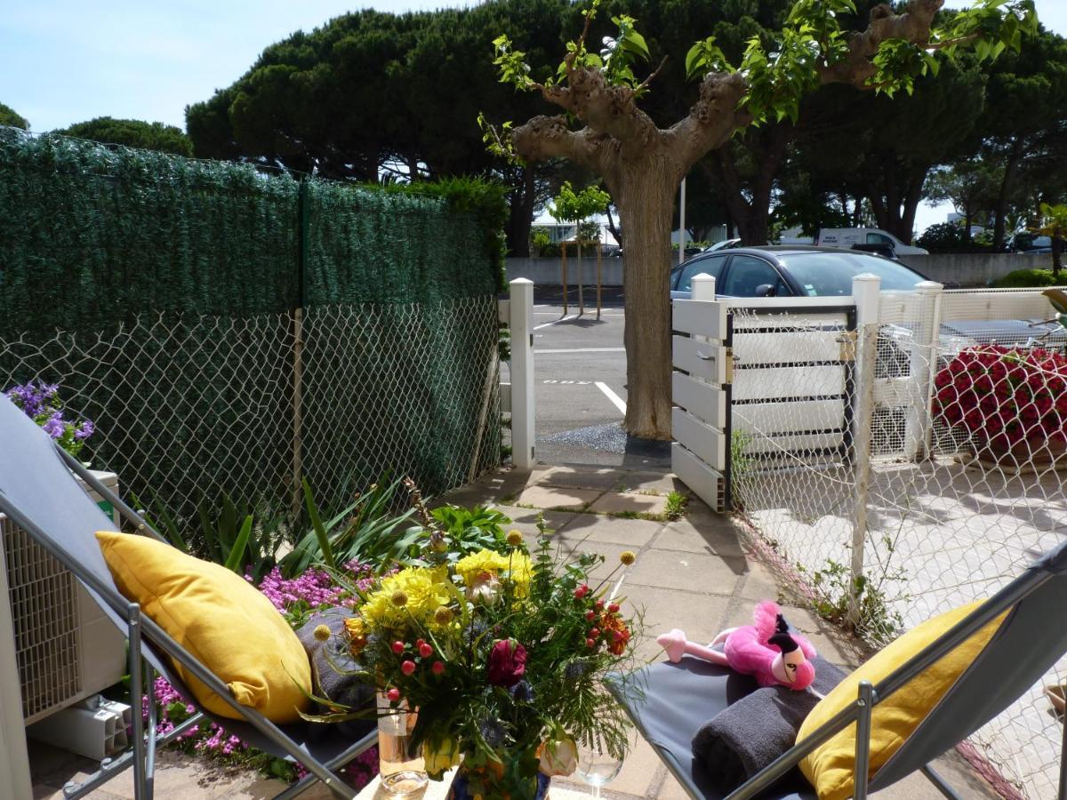 Sol-Y-Days Mathilde: Beachfront Garden Apartment with Parking Le Grau-du-Roi Exterior photo