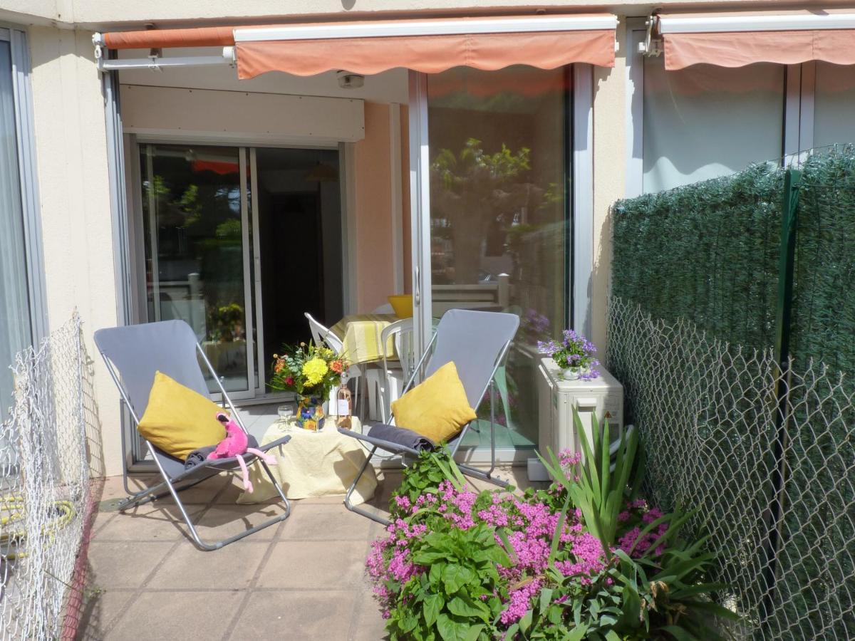 Sol-Y-Days Mathilde: Beachfront Garden Apartment with Parking Le Grau-du-Roi Exterior photo