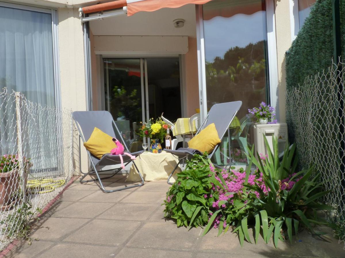 Sol-Y-Days Mathilde: Beachfront Garden Apartment with Parking Le Grau-du-Roi Exterior photo