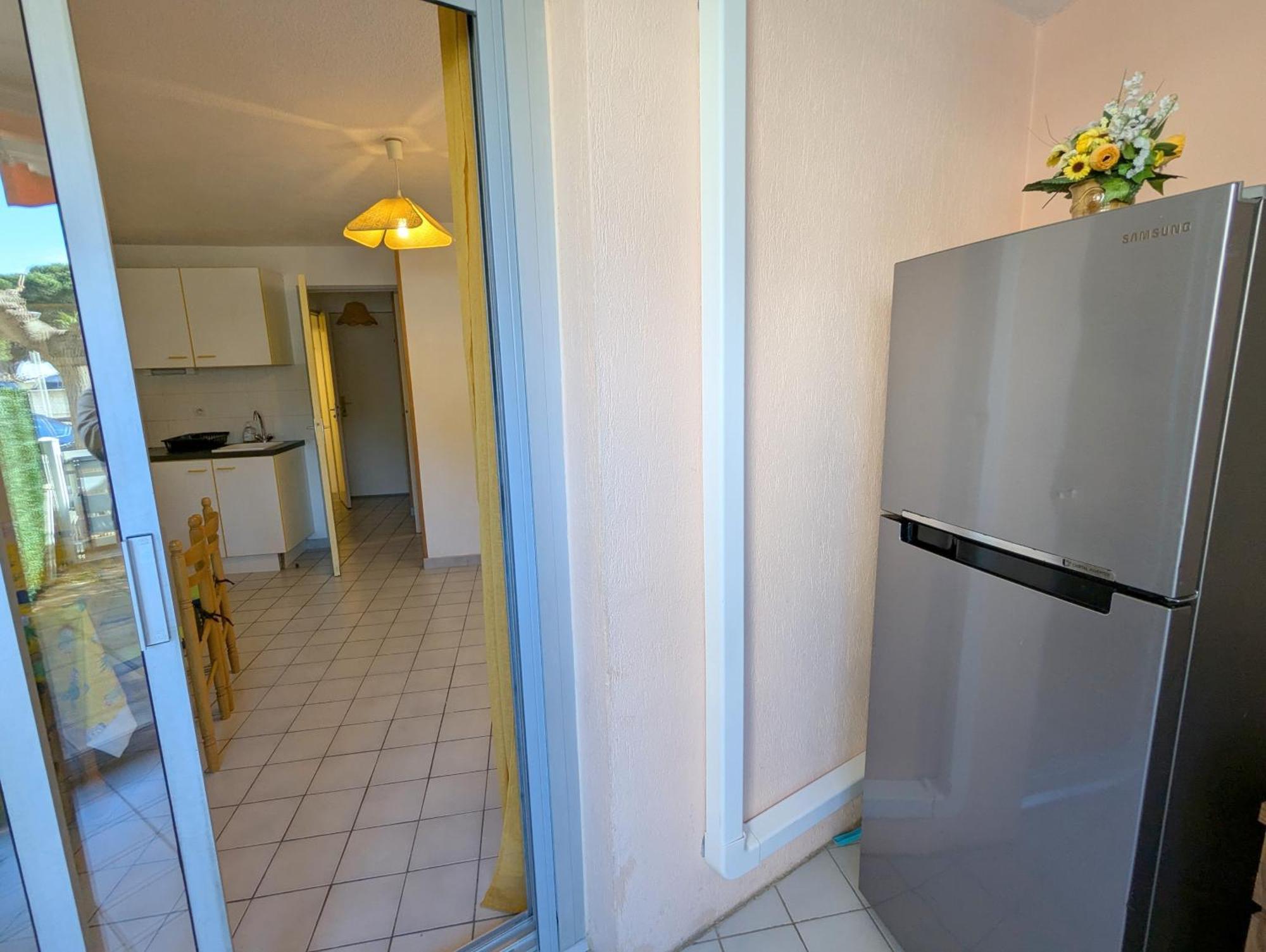 Sol-Y-Days Mathilde: Beachfront Garden Apartment with Parking Le Grau-du-Roi Exterior photo