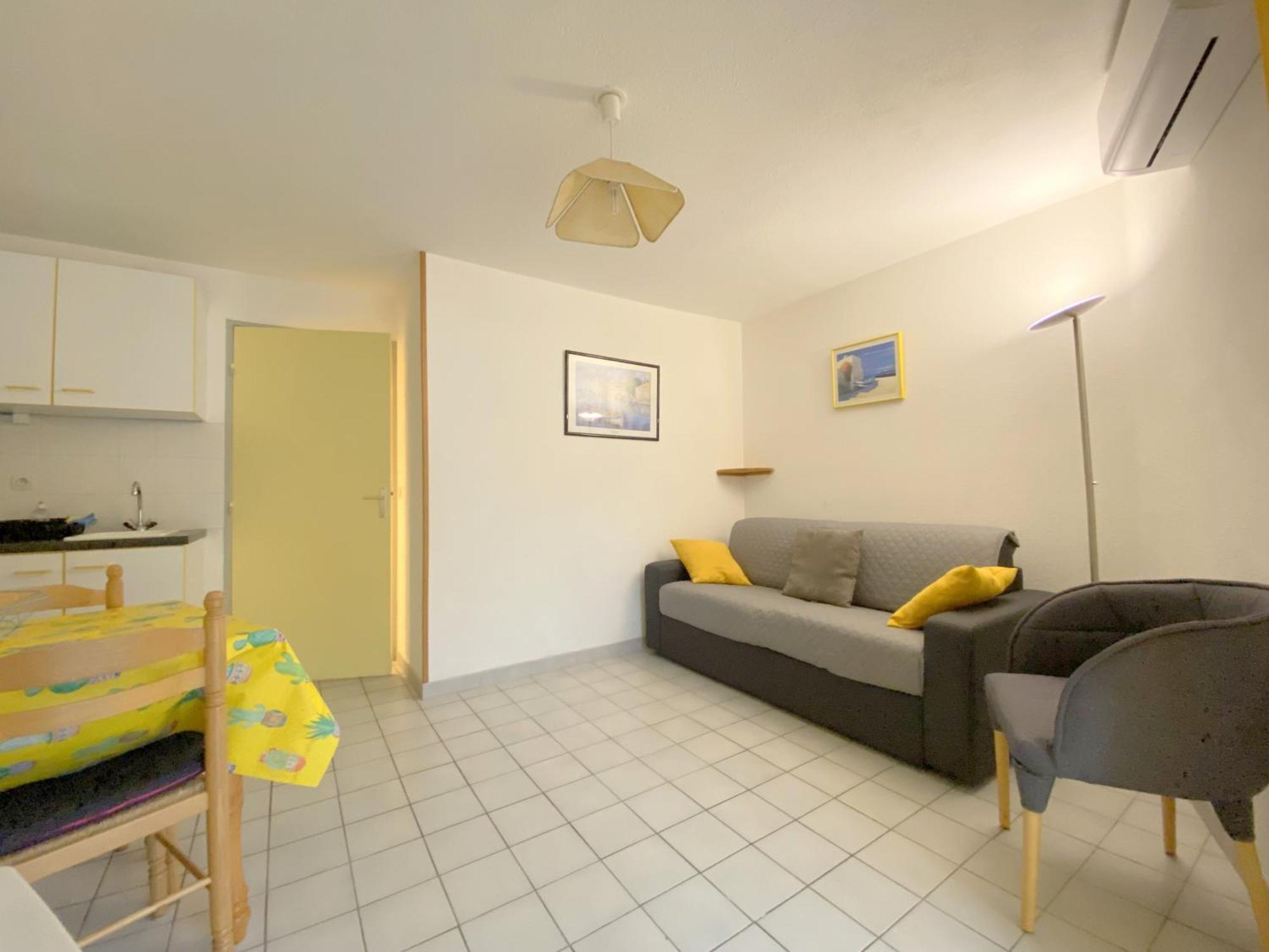 Sol-Y-Days Mathilde: Beachfront Garden Apartment with Parking Le Grau-du-Roi Exterior photo